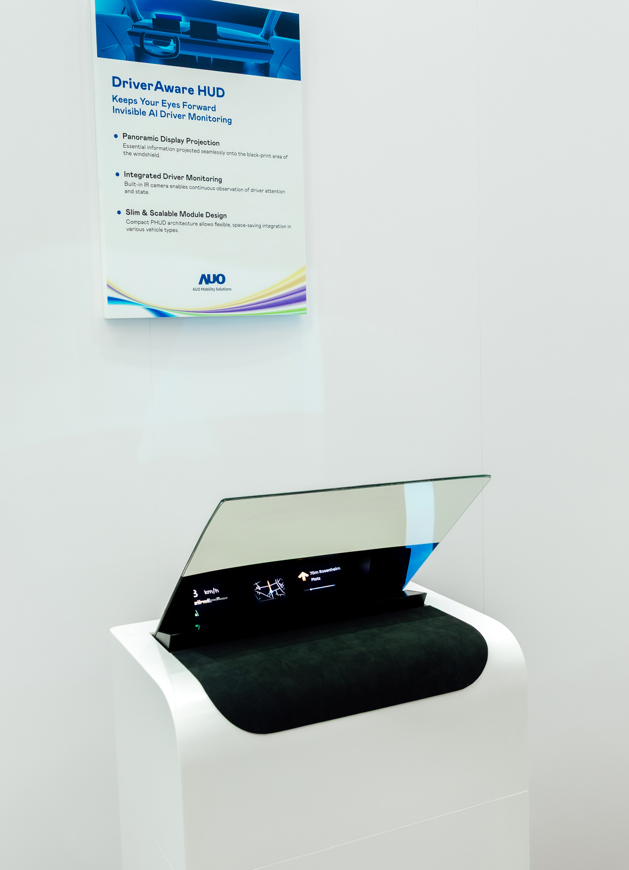 DriverAware HUD结合抬头显示器与隐藏式红外线摄影机，将车速、导航及警示讯息投影于挡风玻璃上，完美对齐驾驶目不离路的视线，同时，透过AI 监控驾驶注意力以提升安全性。